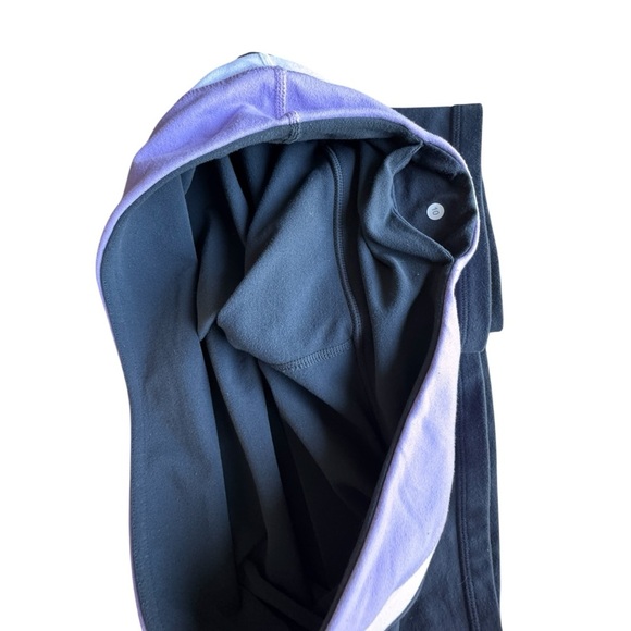 Lululemon Women’s Groove Shorts Reversible
Size 10 - Picture 9 of 10